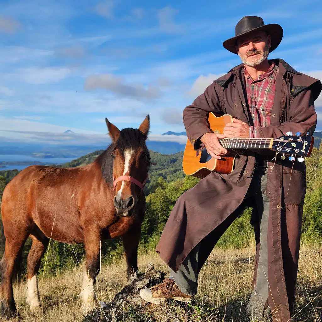Dan Holt from X-ZONE New Zealand Horse Guitar