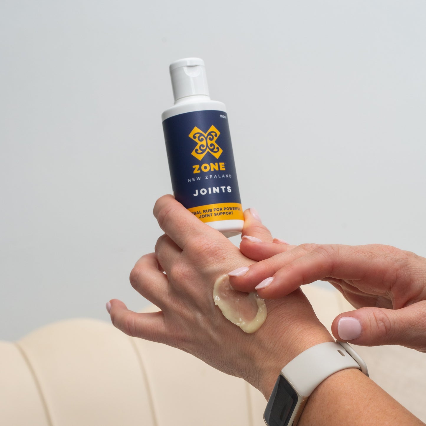 X-ZONE JOINTS Bottle Hands Rubbing Cream Watch Sofa