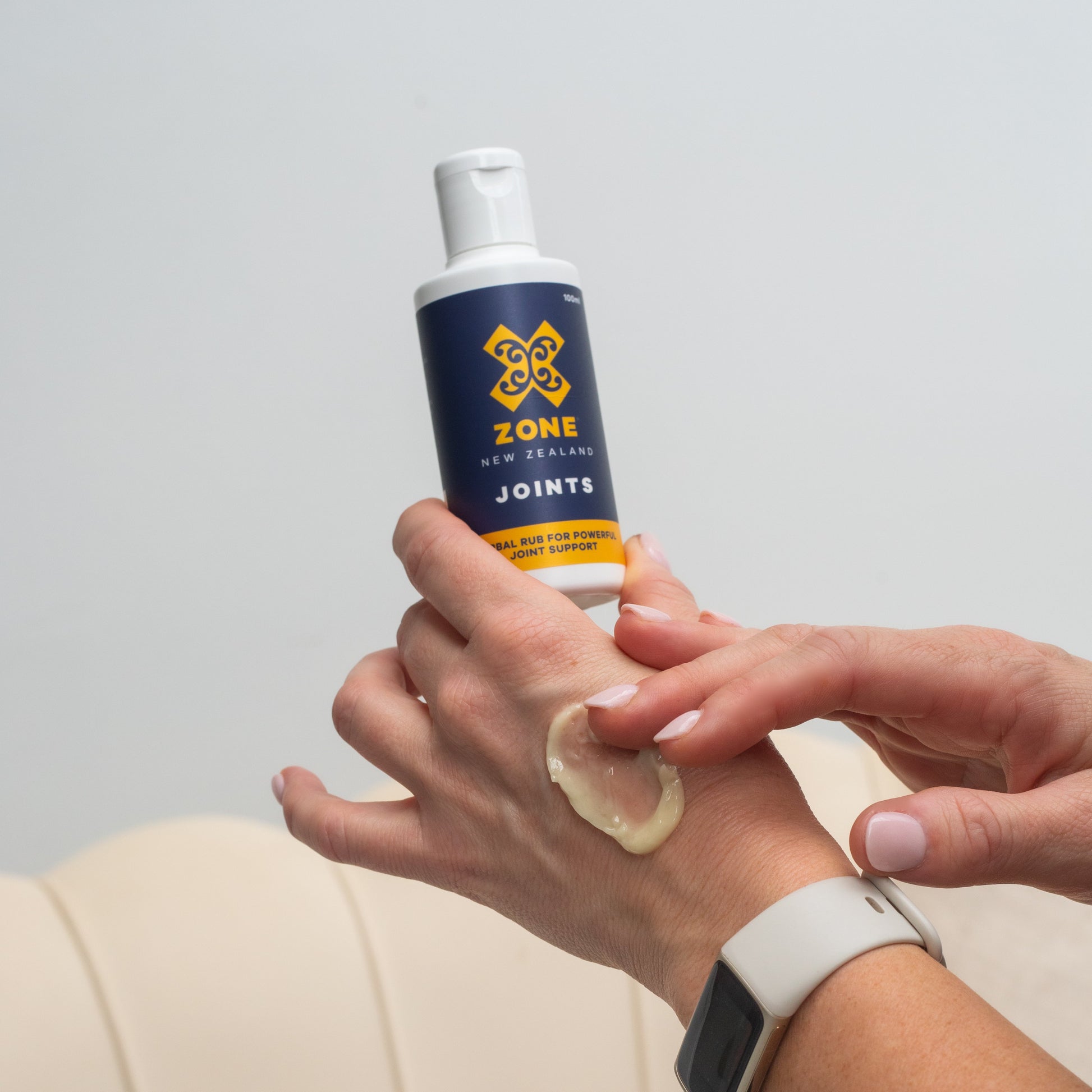 X-ZONE JOINTS Bottle Hands Rubbing Cream Watch Sofa